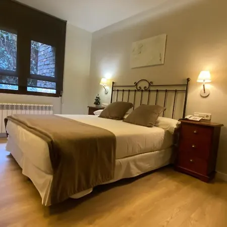 Roca Blanca Hotell Espot