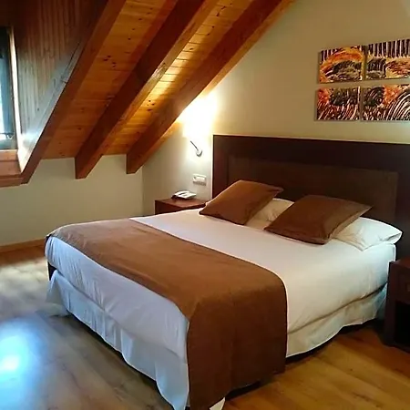 Roca Blanca Hotel Espot